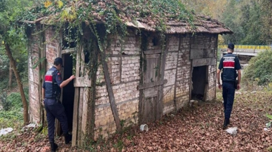 Huzurlu sokaklar operasyonu.. Jandarma ekipleri dinamit ele geçirdi!