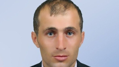 Kestiği ağaç üzerine devrildi!