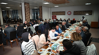 Rektör Özölçer, İftarda Huzurevi Sakinleriyle Bir Araya Geldi