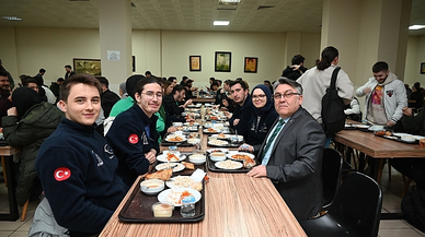 Rektör Özölçer, Orucunu Öğrencilerle Birlikte Açtı