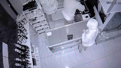 Hırsızlar için işyerine harçlık bıraktı!