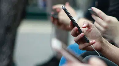 Dijital Dünyada Gizli Takip Şüphesi: Konuştuklarınız Reklamlara mı Dönüşüyor?