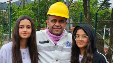 Yerin yüzlerce metre altından çıkıp o sürpriz için okula koştular