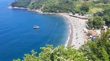 Karadeniz'de tehlikeli hava koşulları nedeniyle plajlara deniz girişi yasaklandı