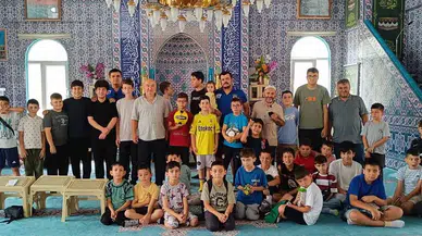 Zonguldak derneğinden çocuklara top hediyesi