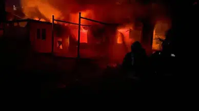 Zonguldak'ta eski ev yangını korku dolu anlar yaşattı