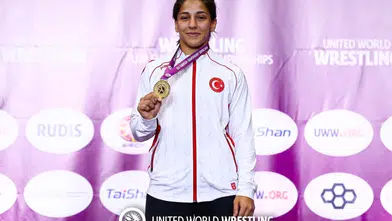 BARÜ'lü sporcular Avrupa Güreş Şampiyonası'nda iki madalya kazandı