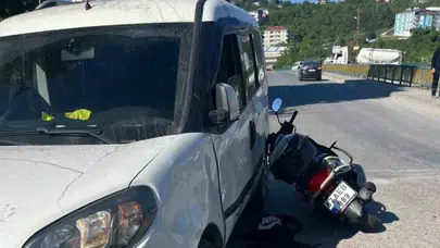 Alaplı’da zincirleme kaza; Motosikletteki 2 kişi yaralandı