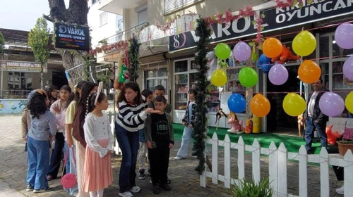 Kardeşköy’de çocuklar çift bayram yaptı