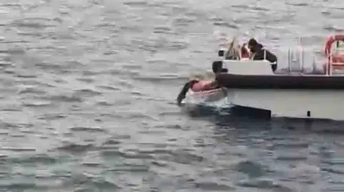 Bartın’da kıyafetleriyle denize giren kadını sahil güvenlik ekipleri kurtardı