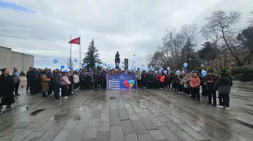 Otizm farkındalığı için mavi balonlar gökyüzüyle buluştu
