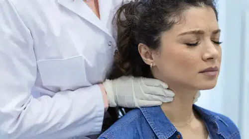 Baş ve Boyun Kanserine Dikkat! İyileşmeyen Yara ve Ses Kısıklığı Belirti Olabilir