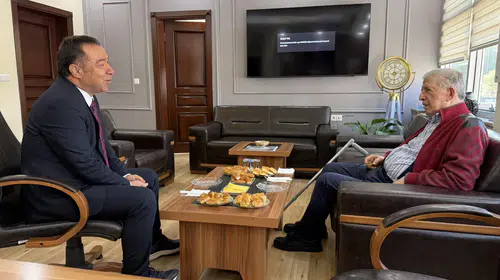 Siyasetin duayen ismi Çaydeğirmeni'nde: Köksal Toptan'dan Başkan Gebeş'e anlamlı ziyaret