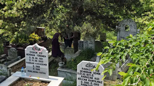 Zonguldak'ta bayram öncesi kabristanlara ziyaretçi akını