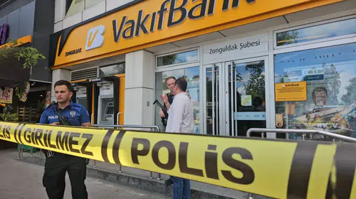 Zonguldak'ta banka şubesinde silahlı panik: Şüpheli emniyete götürüldü