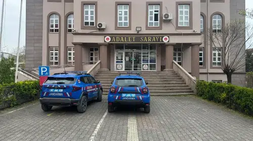 Eve kurduğu sistemle kenevir yetiştiren 2 şüpheli yakalandı