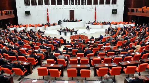 AK Parti'nin teklifi Meclis'i Temmuzda da çalıştıracak