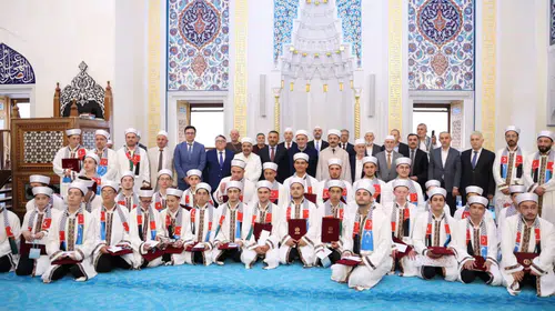 Rektör Özölçer, Hafızlık İcazet Merasimi’nde Genç Hafızların Sevincine Ortak Oldu
