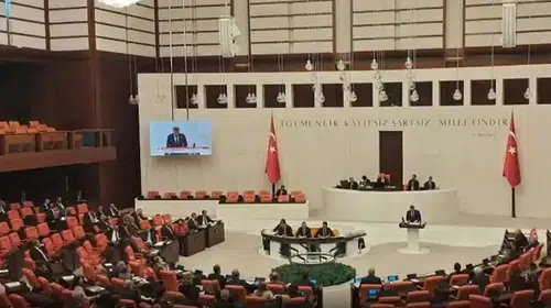 AK Partili başkan kürsüye çıkınca ortalık bir anda karıştı