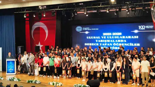 Mollabey Ortaokulu öğrencilerine Türkiye dereceleri için ödül