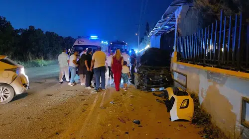 Düzce'de iki otomobilin karıştığı kazada dört kişi yaralandı