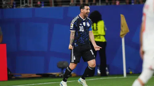 Arjantin, Messi'nin rekoruyla grubu kayıpsız tamamladı