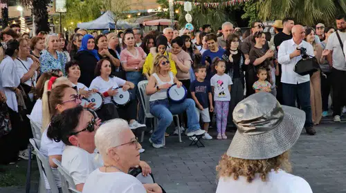 Zonguldak'ta 55 kadın sahili darbukayla inletti