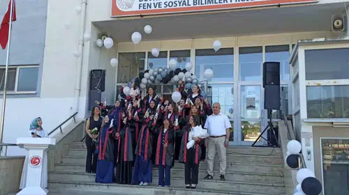 Devrek’te İmam Hatiplilerden mezuniyet sevinci