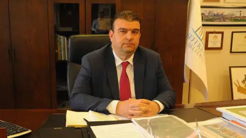 Seferihisar Belediye Başkanı yolsuzluk soruşturmasında gözaltına alındı
