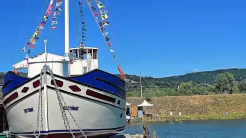 Çaycuma'da nehir kıyısındaki tekne kafe hizmete açıldı