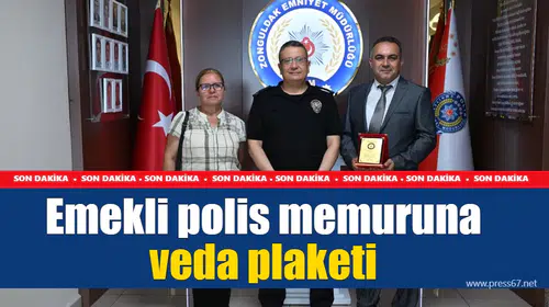 Emekli polis memuruna veda plaketi