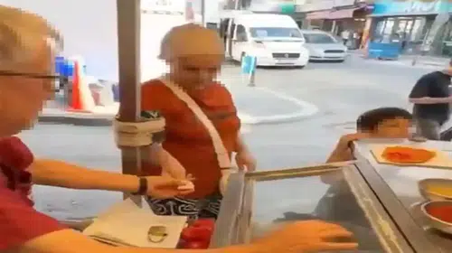 Seyhan'da lahmacun skandalı: Satıcı özür dileyip tezgahı kaldırıldı!