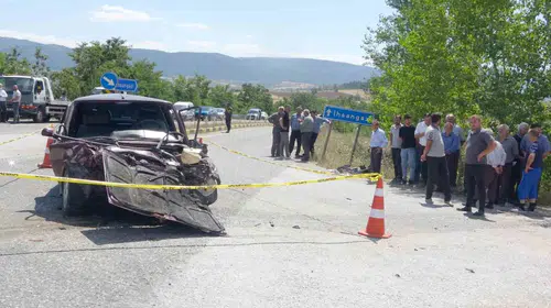Kastamonu'da kavşakta çarpışan iki otomobilden birindeki yolcu yaşamını yitirdi