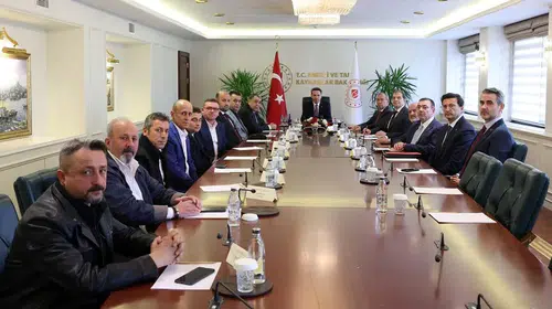 Maden işçisinin alın teri kırmızı çizgimiz: Bakan Bayraktar'dan hak arayışına net destek