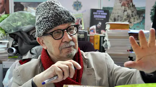 Ünlü Yazar Yalçın Küçük Hayatını Kaybetti