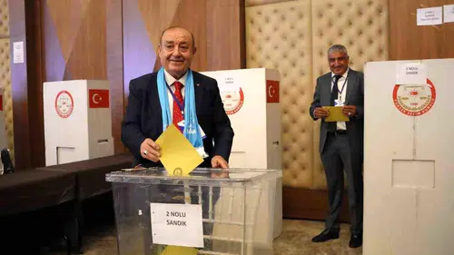 GESOB seçiminde tansiyon yükseldi rakibi kürsüde ona siper oldu