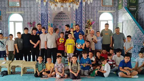 Zonguldak derneğinden çocuklara top hediyesi
