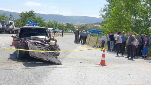 Kastamonu'da kavşakta çarpışan iki otomobilden birindeki yolcu yaşamını yitirdi
