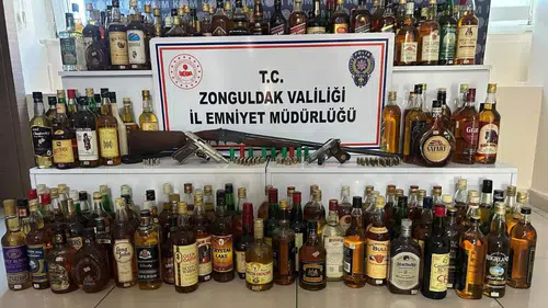 Polisten kaçakçılara geçit yok: Çok sayıda kaçak içki ve silah ele geçirildi