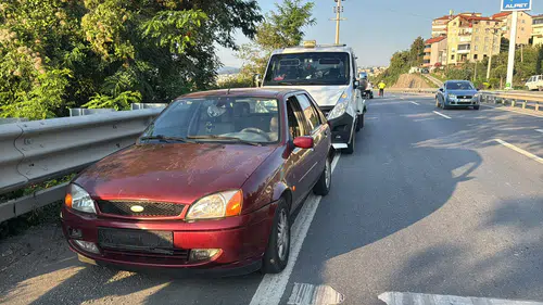 Zonguldak'ta köpeğe çarpmamak için fren yapan araca zincirleme kaza: 5 yaralı