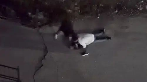 Zonguldak’ta sokak ortasında darp iddiası: Yaralı olduğu öne sürülen kişiyi arkadaşları götürdü