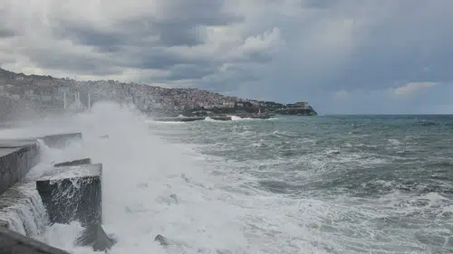 Zonguldak'ta fırtına uyarısı, rüzgarın hızı 75 kilometreye çıkacak