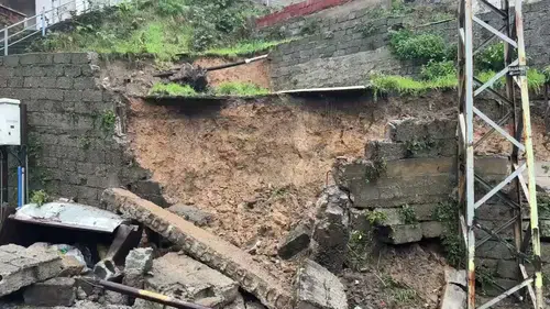 Zonguldak'ta sağanak sonrası heyelanlar: Ev tahliye edildi, istinat duvarı yıkıldı