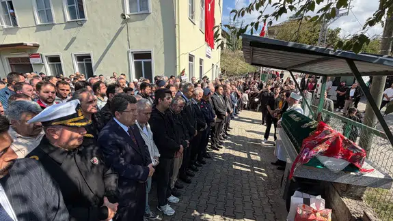 Okul saldırısında hayatını kaybeden Eslem Sare, Bartın’da toprağa verildi