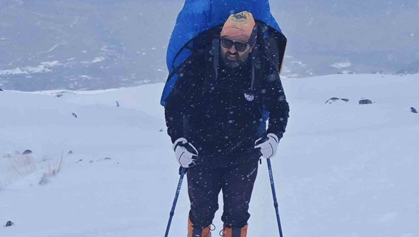 Vanlı dağcı, Ağrı Dağı zirvesine tek başına tırmandı
