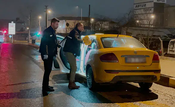 Tekirdağ’da takside yolcu dehşeti: Şoförü omzundan bıçakladı