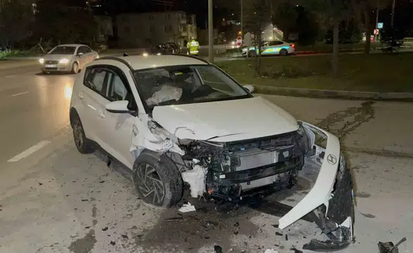 Aynı kavşakta 9 yıl sonra yine kaza yaptı: 2 yaralı