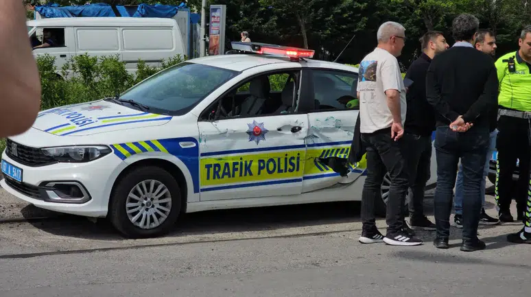 Zonguldak'ta Korkutan Kaza, Geri Manevra Yapan Tren Polis Otosuna Çarptı