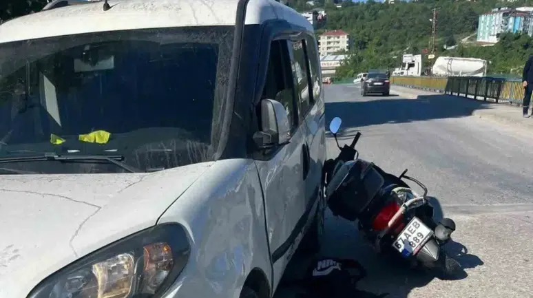Alaplı’da zincirleme kaza; Motosikletteki 2 kişi yaralandı