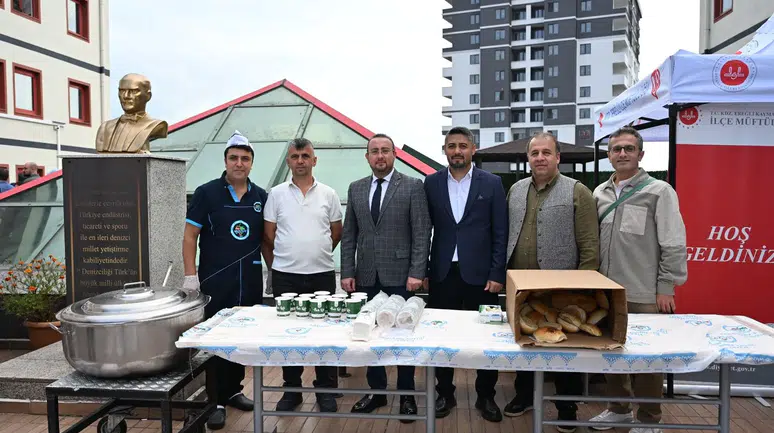 Üniversite Öğrencilerine Sıcak Çorba İkramı